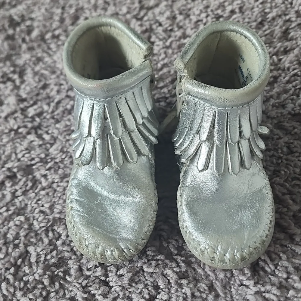 Minnetonka silver metallic fringe booties-4